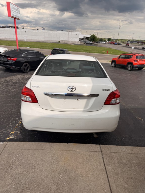 2010 Toyota Yaris Image 3