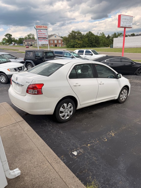 2010 Toyota Yaris Image 4