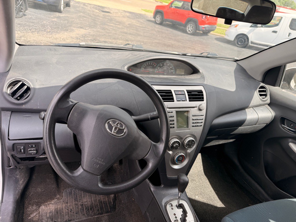 2010 Toyota Yaris Image 7