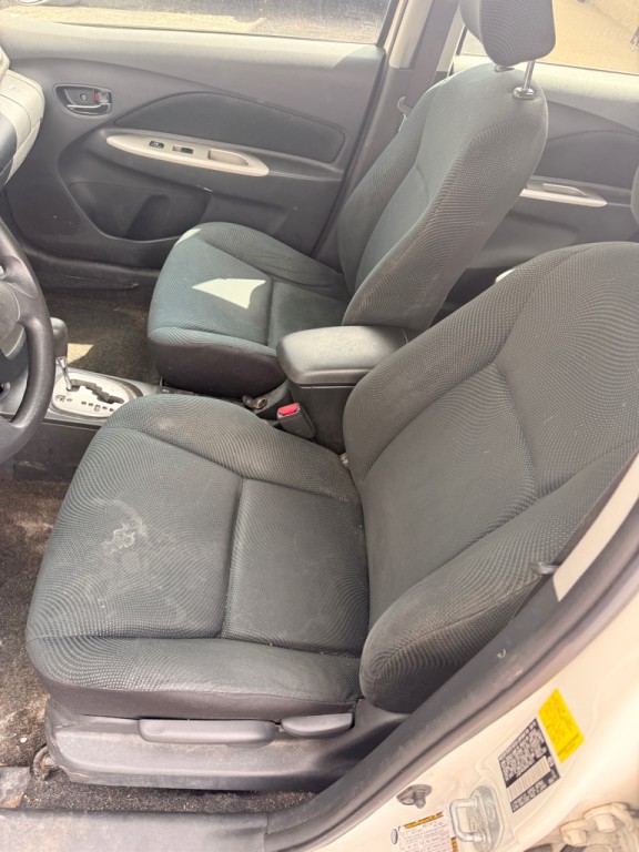 2010 Toyota Yaris Image 8