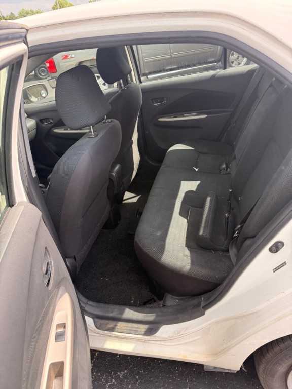 2010 Toyota Yaris Image 10