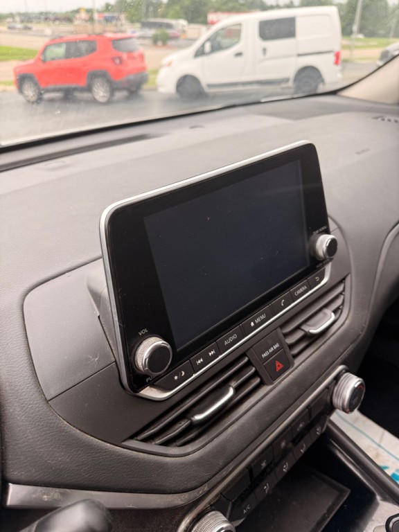 2021 Nissan Altima Image 9