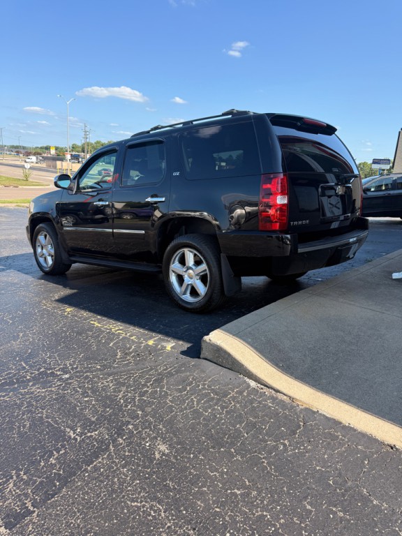 2011 Chevrolet Tahoe Image 2