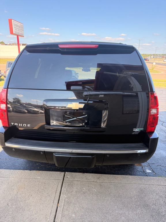 2011 Chevrolet Tahoe Image 3
