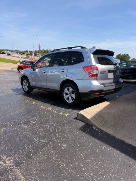 2016 Subaru Forester Image 2