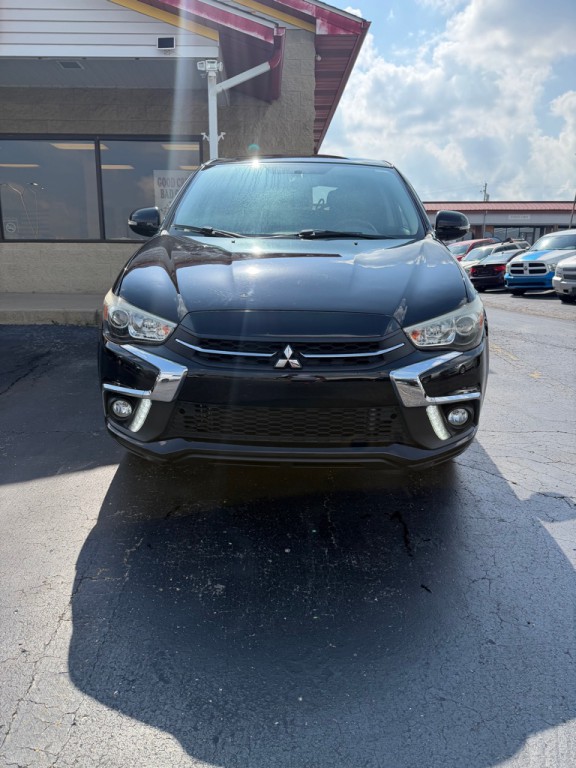 2019 Mitsubishi Outlander Image 2