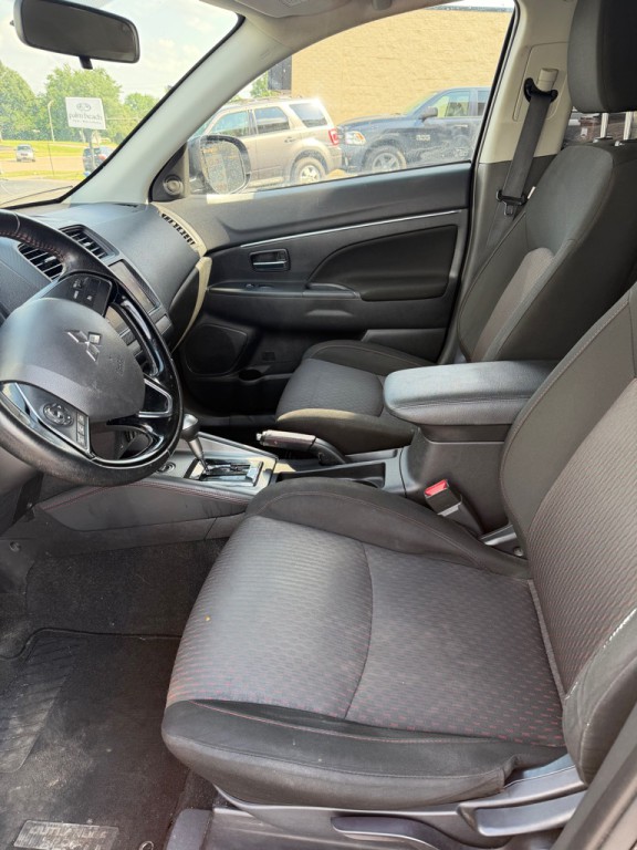 2019 Mitsubishi Outlander Image 9