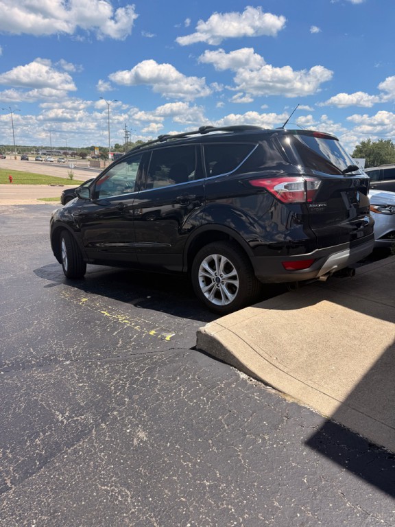2017 Ford Escape Image 2