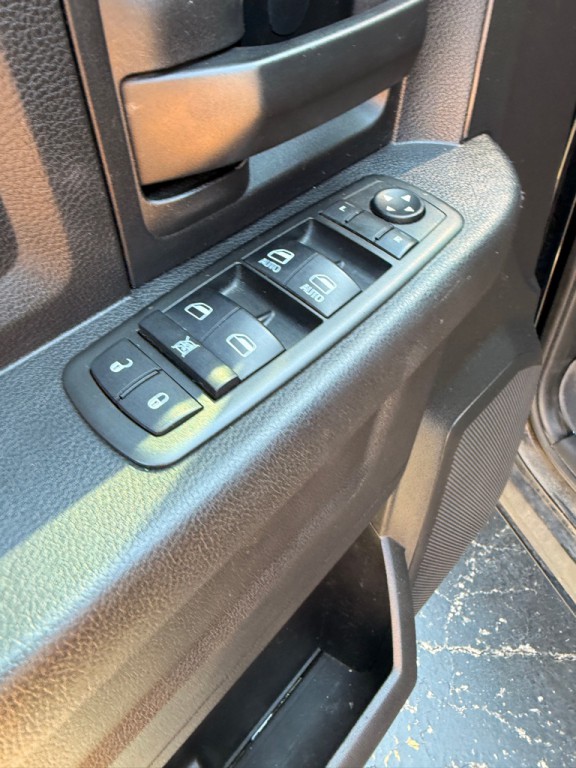 2014 RAM 1500 Image 9