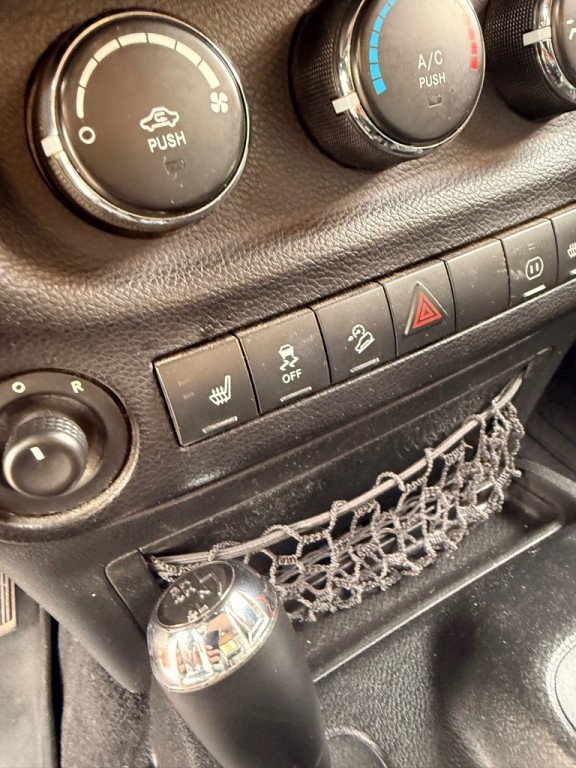 2012 Jeep Wrangler Image 13