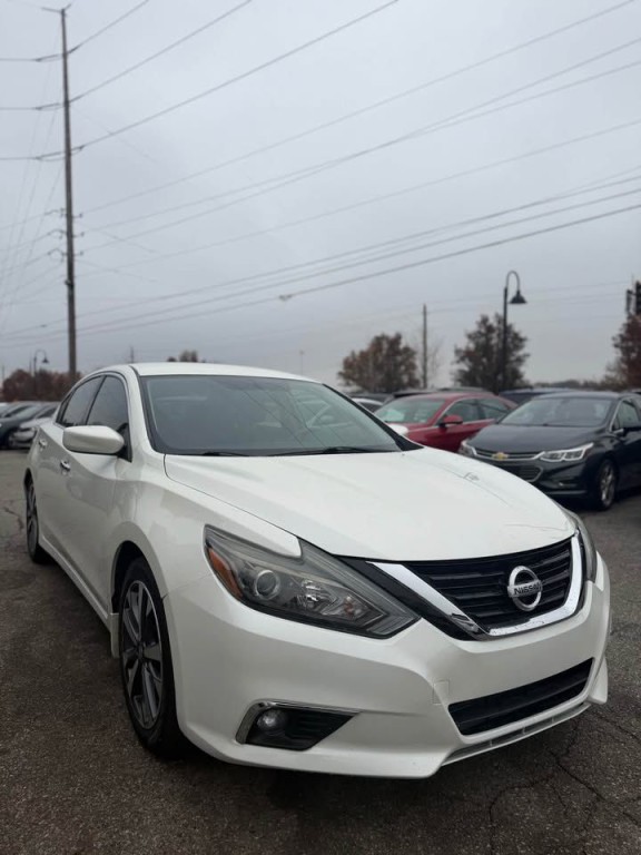 2017 Nissan Altima Image 2