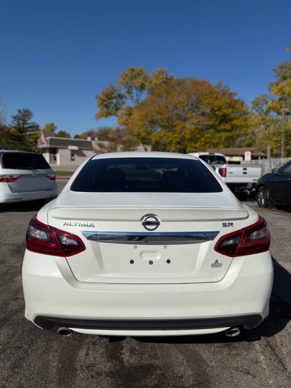 2017 Nissan Altima Image 4