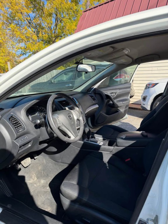 2017 Nissan Altima Image 5