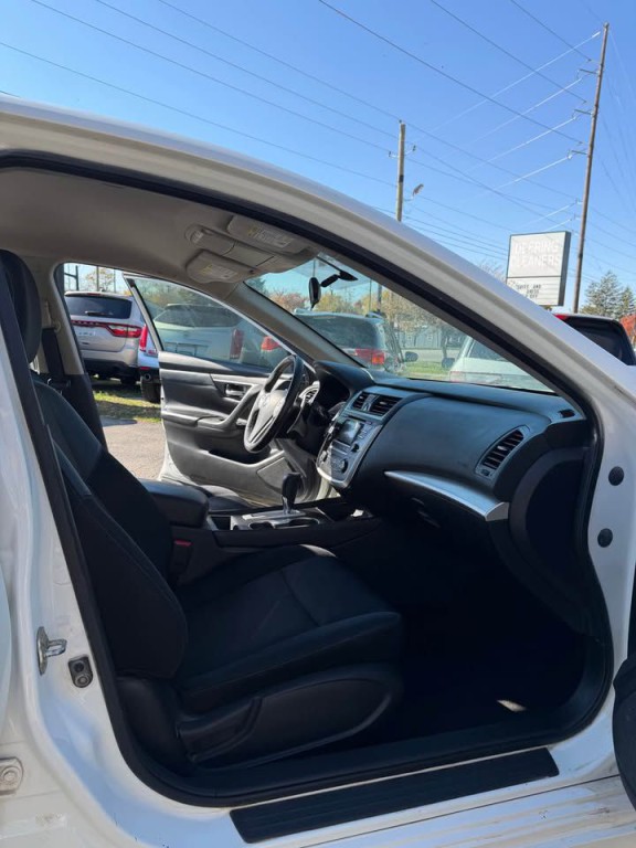 2017 Nissan Altima Image 6