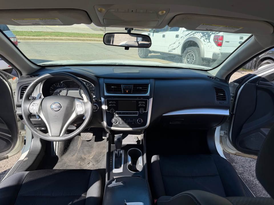 2017 Nissan Altima Image 11