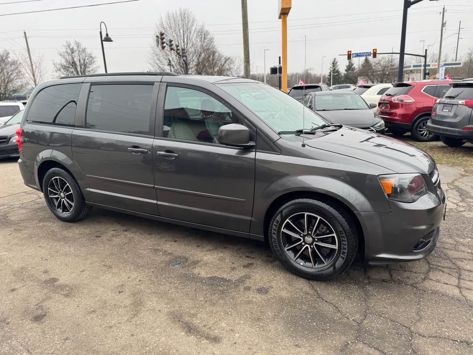 2016 Dodge Grand Caravan Image 2
