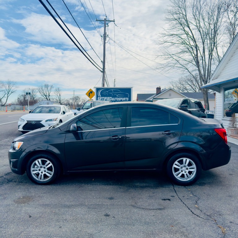 2015 Chevrolet Sonic Image 2