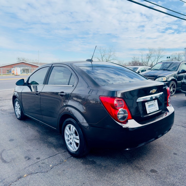 2015 Chevrolet Sonic Image 3