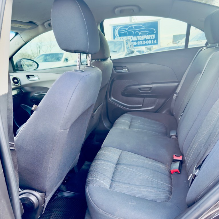 2015 Chevrolet Sonic Image 12