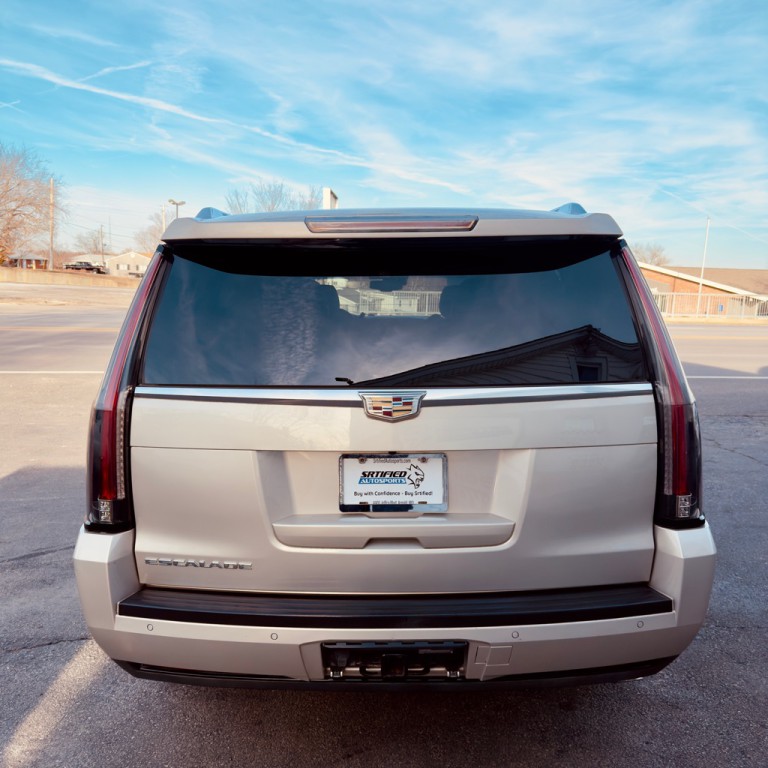 2015 Cadillac Escalade Image 4