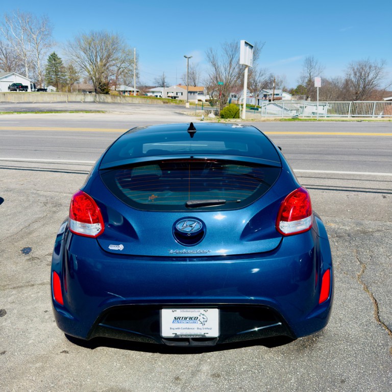 2017 Hyundai Veloster Image 4