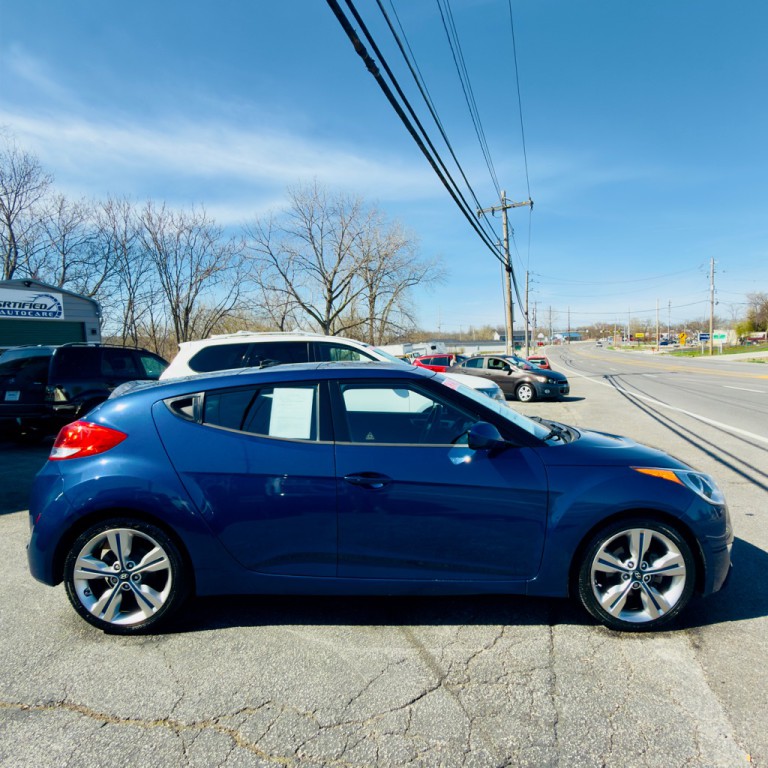 2017 Hyundai Veloster Image 6