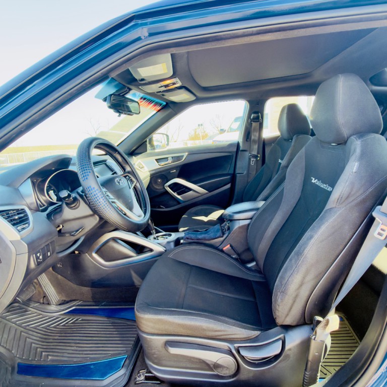 2017 Hyundai Veloster Image 8