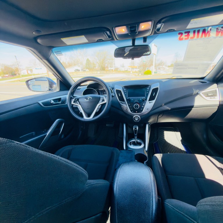 2017 Hyundai Veloster Image 9