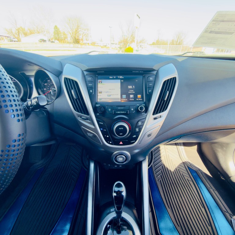 2017 Hyundai Veloster Image 11