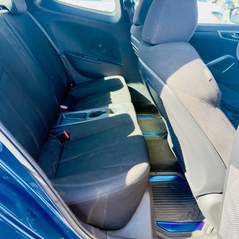 2017 Hyundai Veloster Image 13