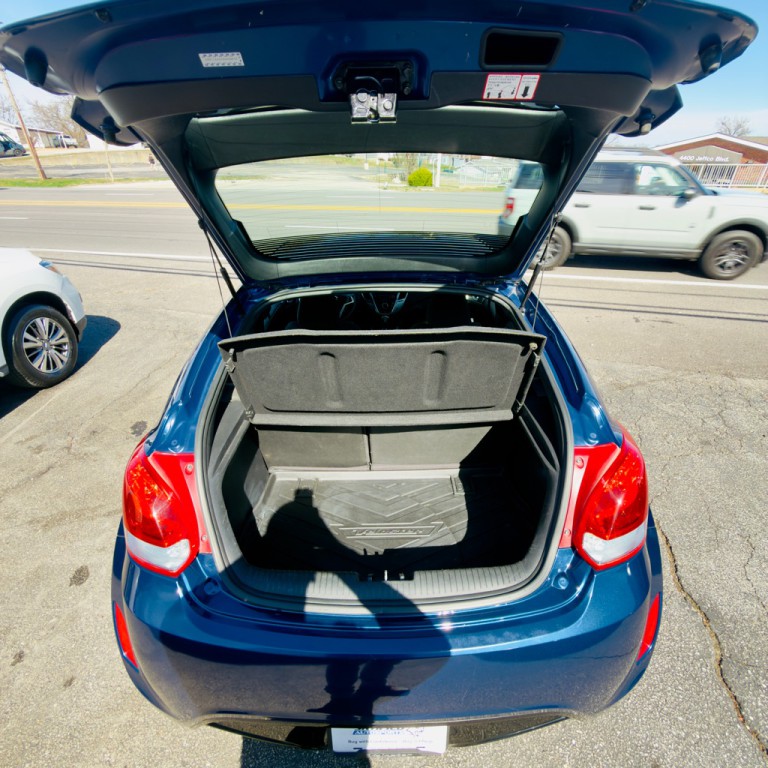 2017 Hyundai Veloster Image 14