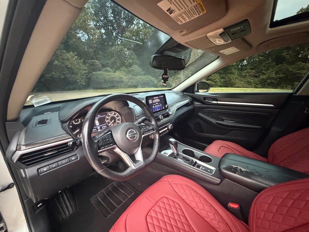 2019 Nissan Altima Image 17