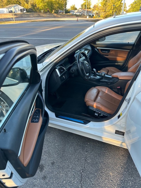 2018 BMW 3 Series Image 9