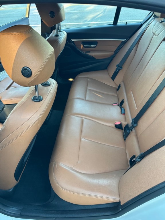 2018 BMW 3 Series Image 11