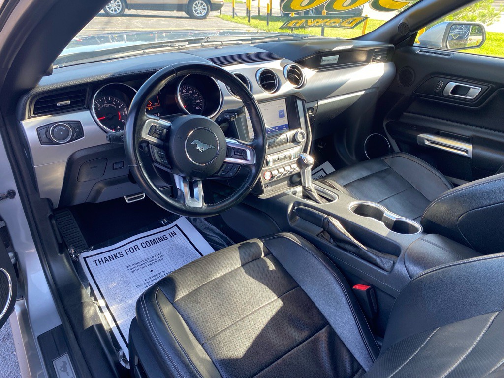 2022 Ford Mustang Image 12