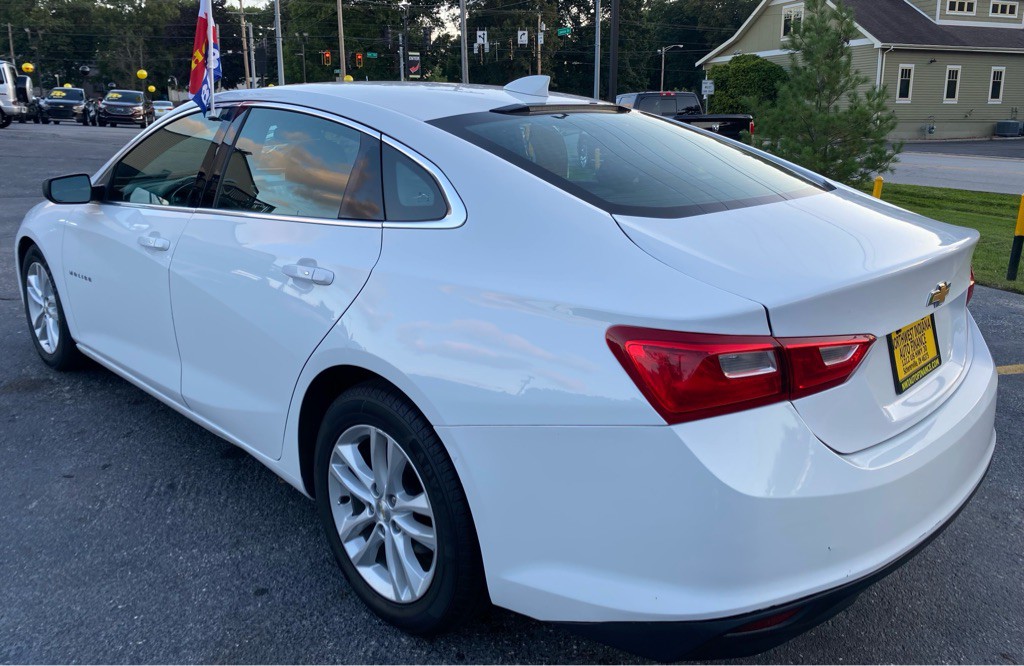 2017 Chevrolet Malibu Image 4