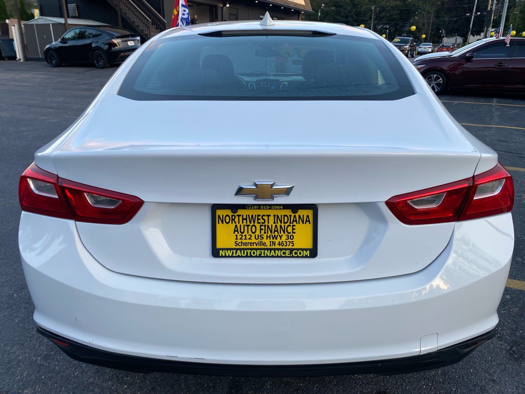 2017 Chevrolet Malibu Image 5