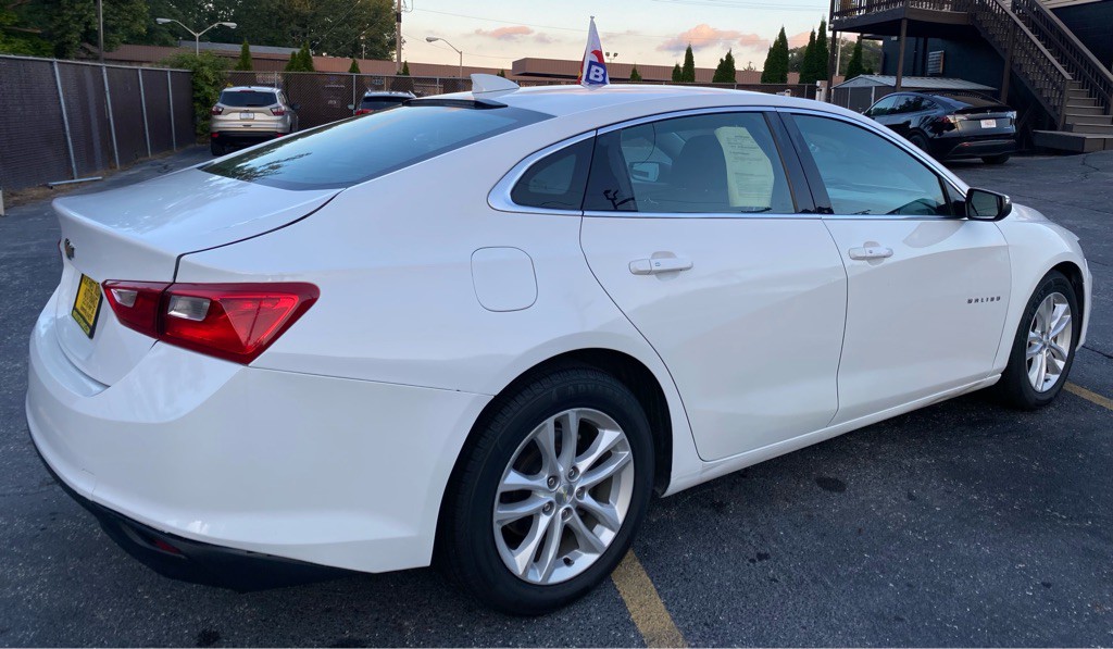 2017 Chevrolet Malibu Image 6