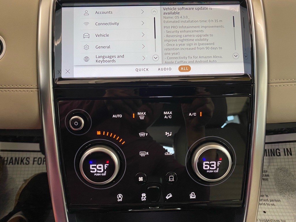 2021 Land Rover Discovery Sport Image 16