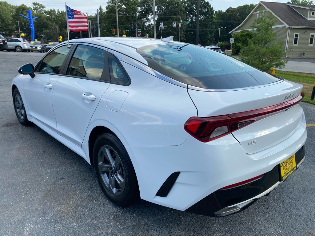 2023 Kia K5 Image 4