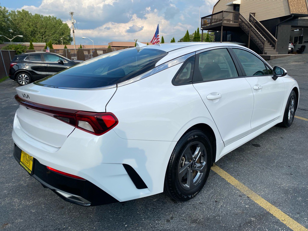2023 Kia K5 Image 6