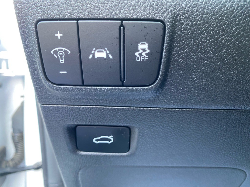 2023 Kia K5 Image 30