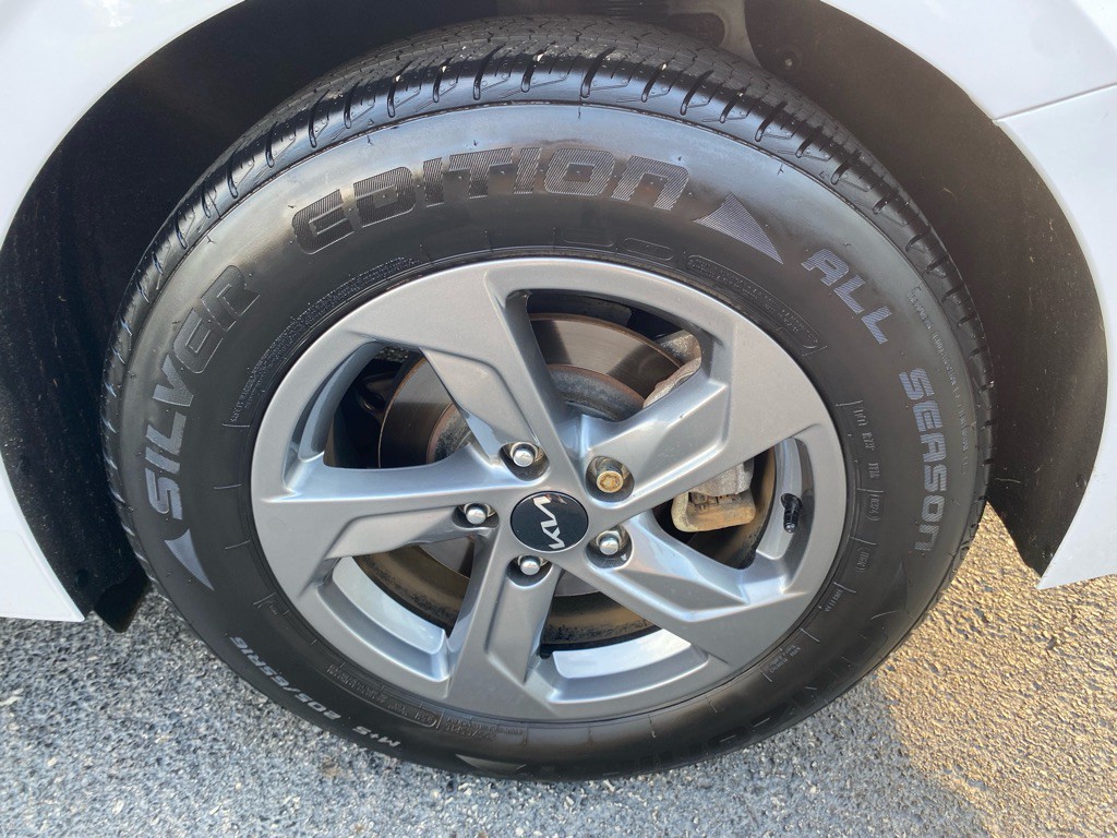 2023 Kia K5 Image 33