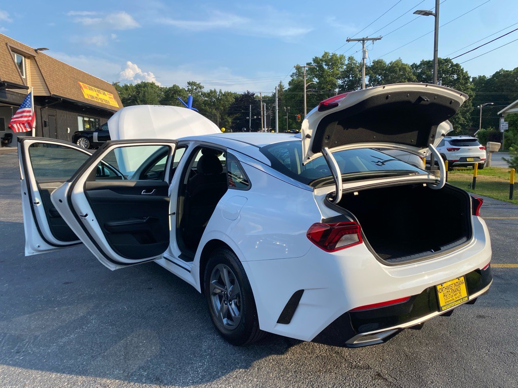 2023 Kia K5 Image 35