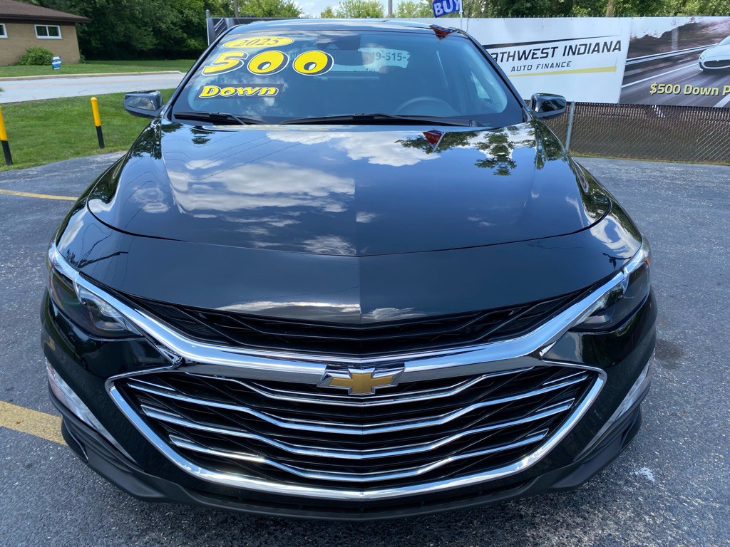 2025 Chevrolet Malibu Image 2