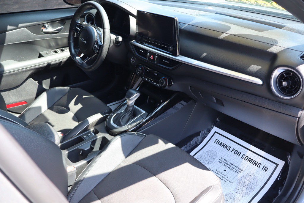 2023 Kia Forte Image 8