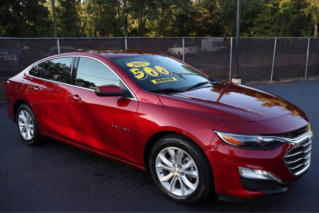 2025 Chevrolet Malibu Image 1
