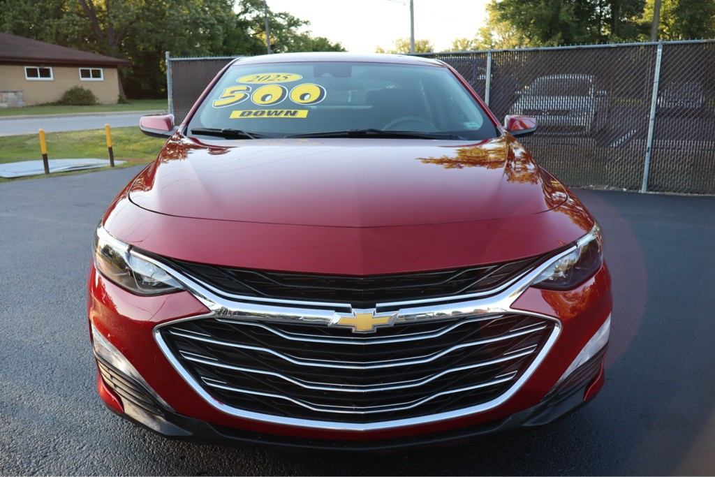 2025 Chevrolet Malibu Image 2