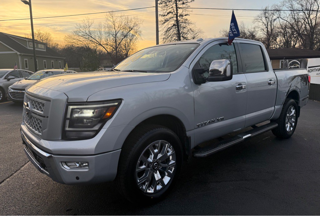 2020 Nissan Titan Image 3