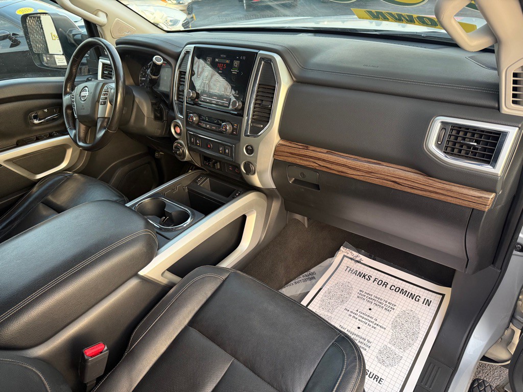 2020 Nissan Titan Image 7